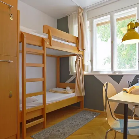 Tchaikovsky Hostel *