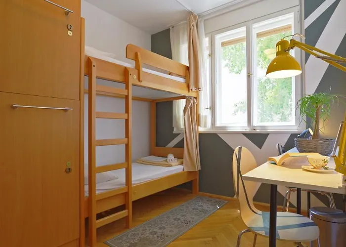 Tchaikovsky Hostel *