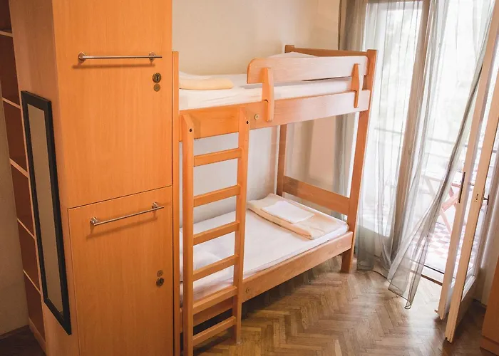 Tchaikovsky Hostel *